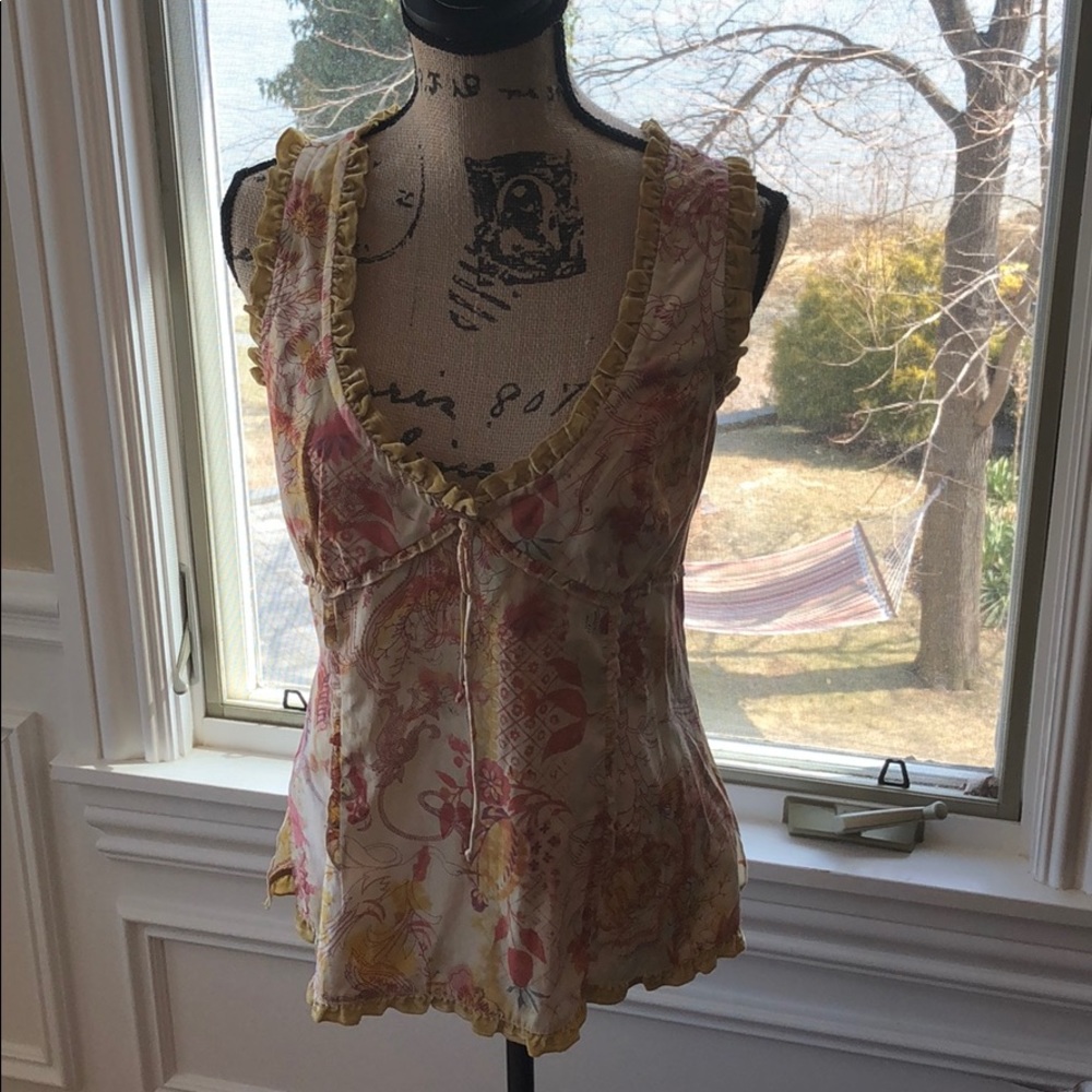 Floral sleeveless blouse